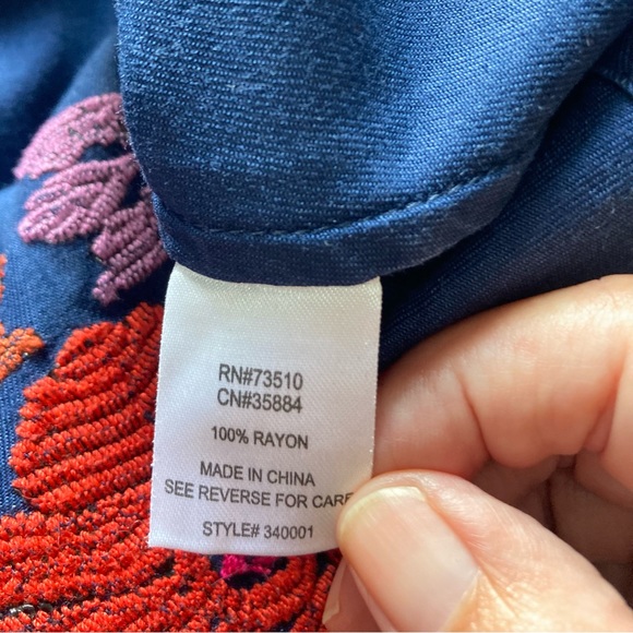 Ivy Jane S Dress Dark Blue Floral Embroidery
Off the shoulder sexy - Picture 6 of 7